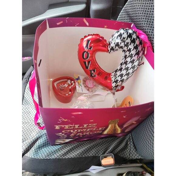 Heart shaped balloon or light up heart - Picture 3 of 7